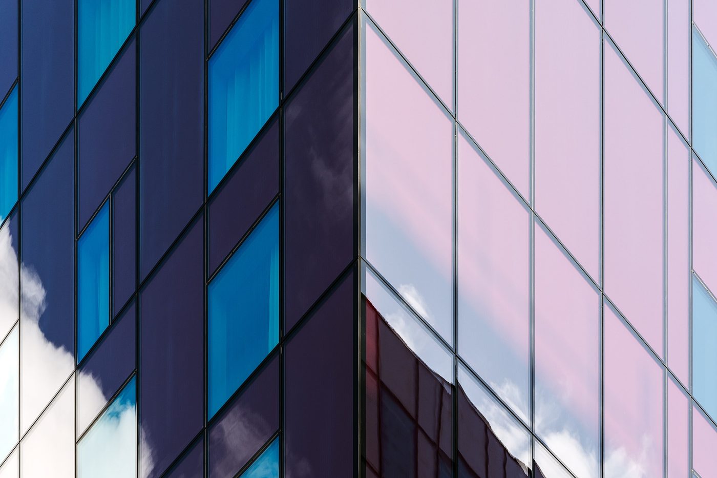Saint-Gobain Cool-Lite XTREME camlı cephe örneği (Geely Hotel, Göteborg)