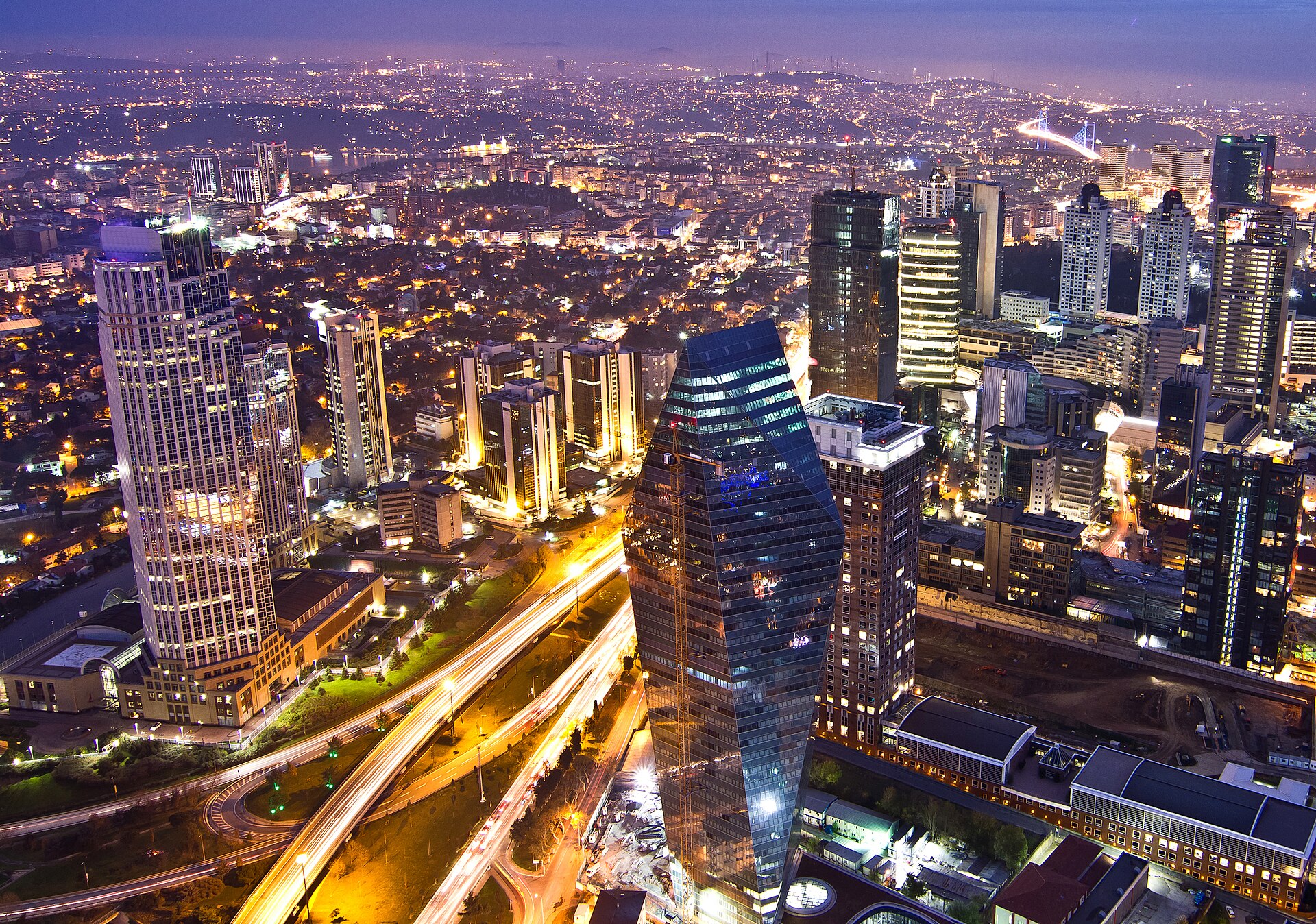 İstanbul Levent — yüksekten gece manzarası
