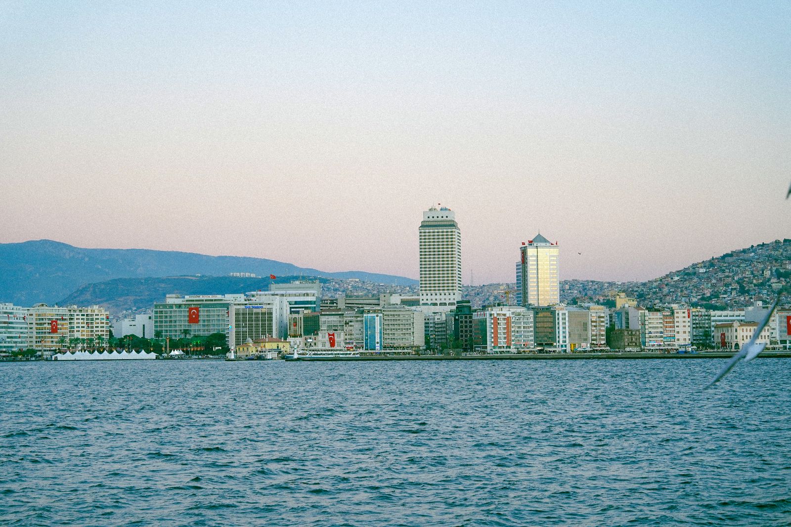 Karşıyaka Yüksek Yapı Cephe İşleri — İzmir, Alsancak · Bayraklı sahil hattı
