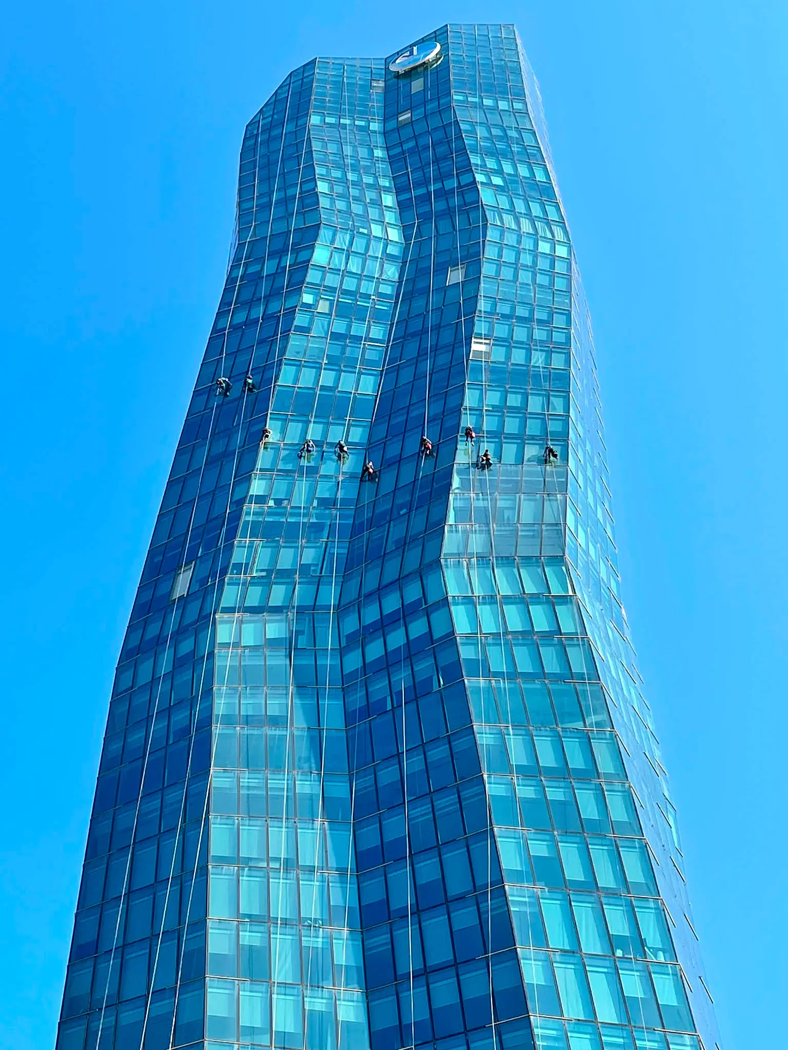 Mistral Ofis Kulesi — İple erişimle dış cephe cam temizliği · Maslak · Levent iş koridoru, İstanbul